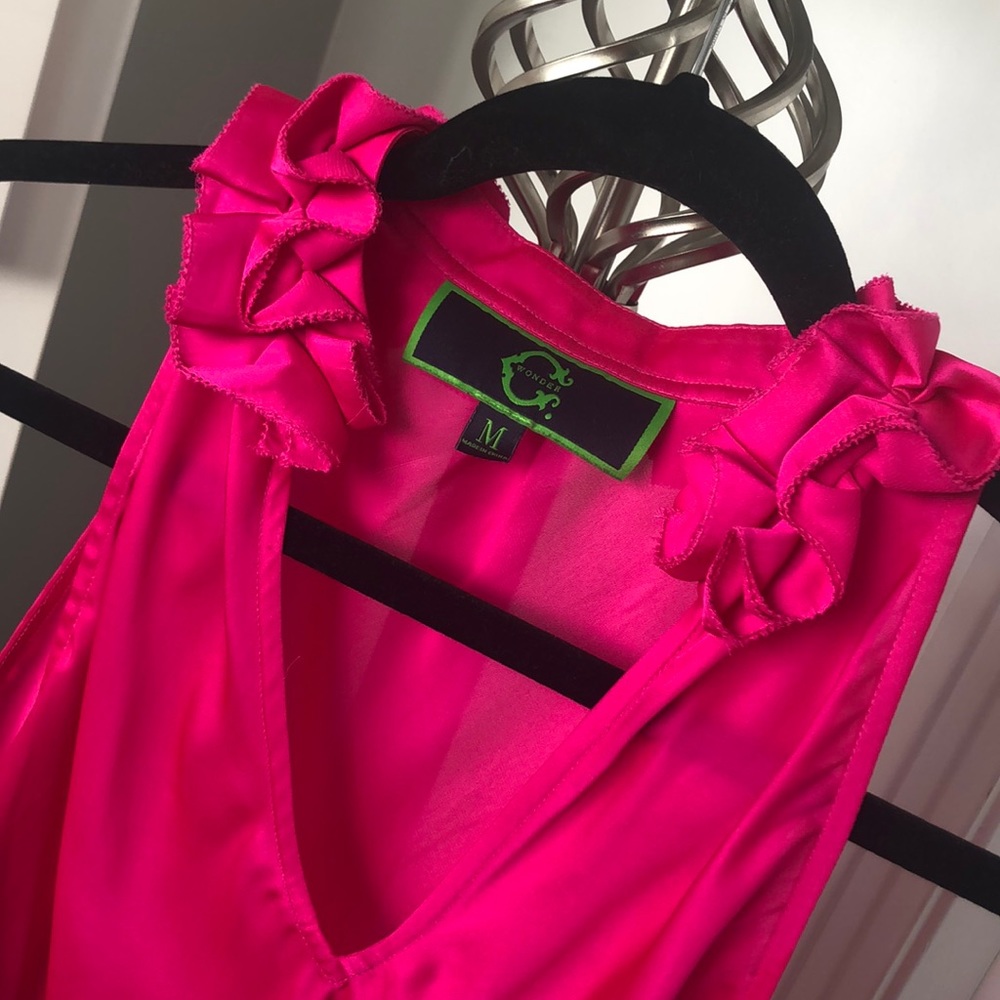 Sleeveless adorable pink top!